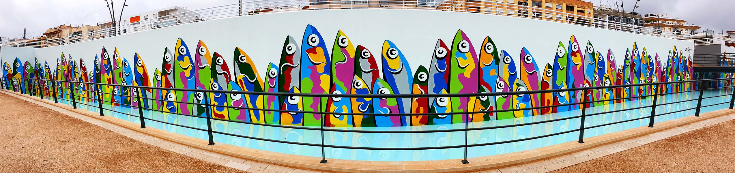 Curro Leyton finaliza el mural ‘La Sardiná’ situado en Bulevar San Pedro Alcántara