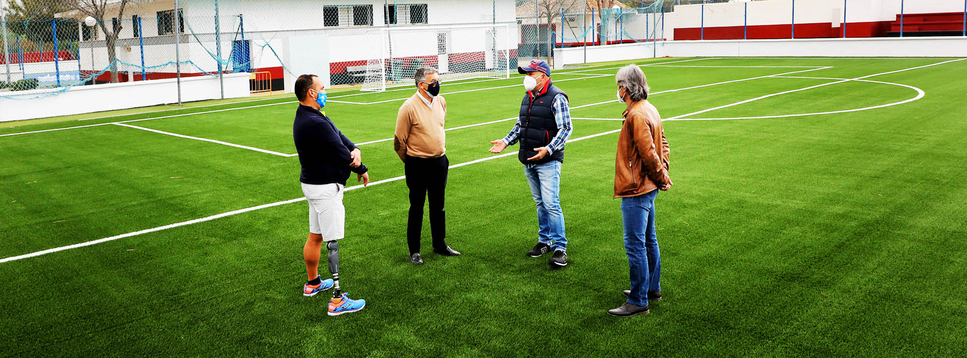 El fútbol 7 estrena césped y nuevo sistema de riego en San Pedro Alcántara