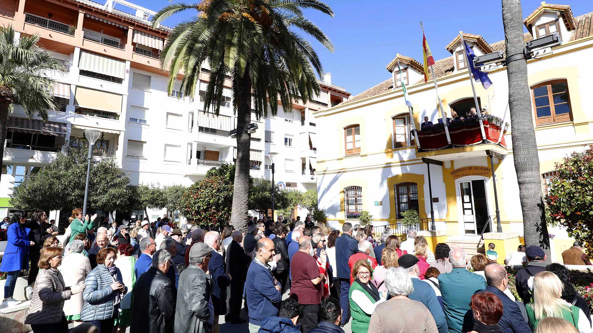 San Pedro Alcántara conmemora el Día de Andalucía con la izada de banderas