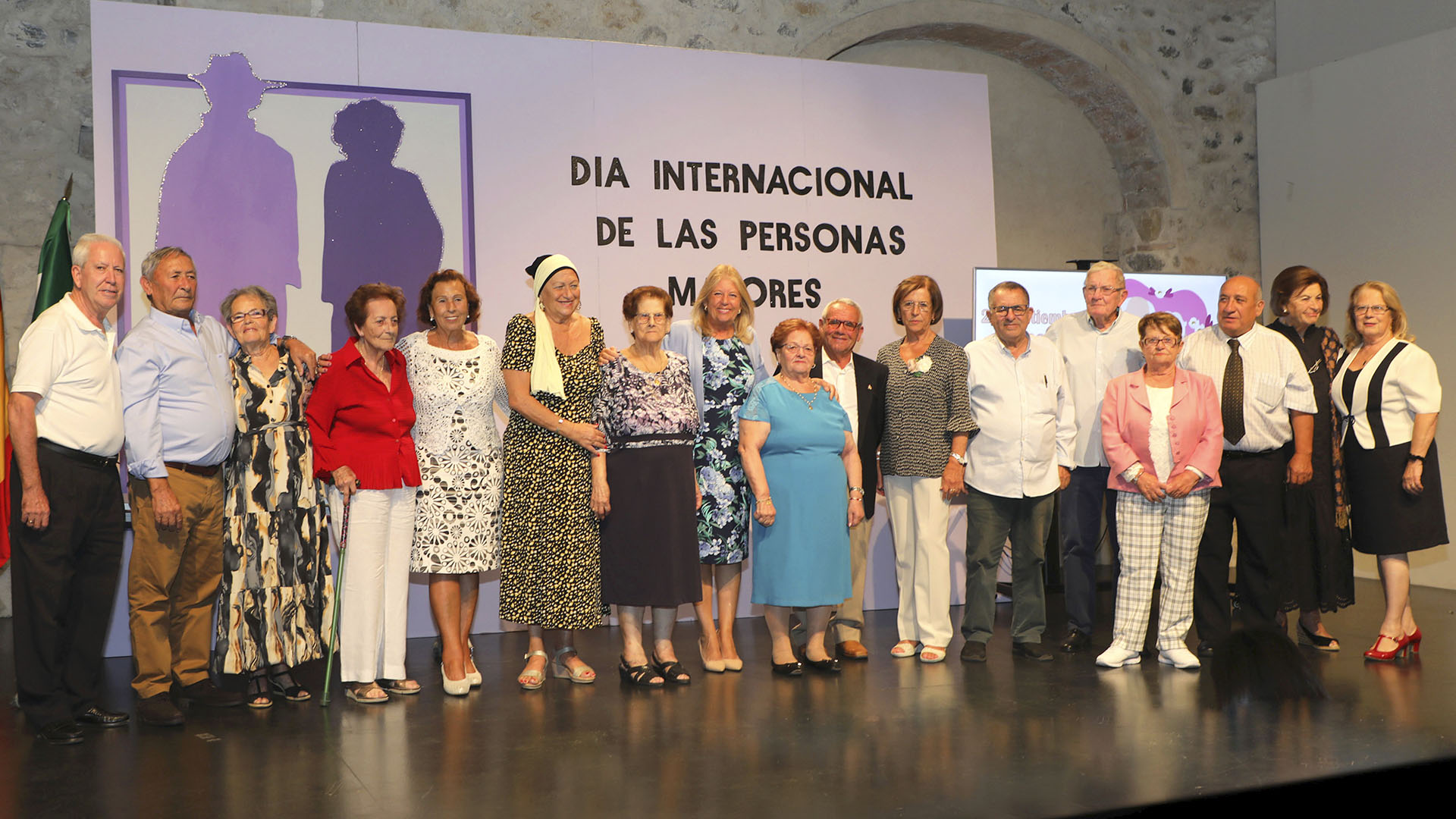 Homenaje a trece vecinos de San Pedro Alcántara en el Día Internacional de las Personas Mayores