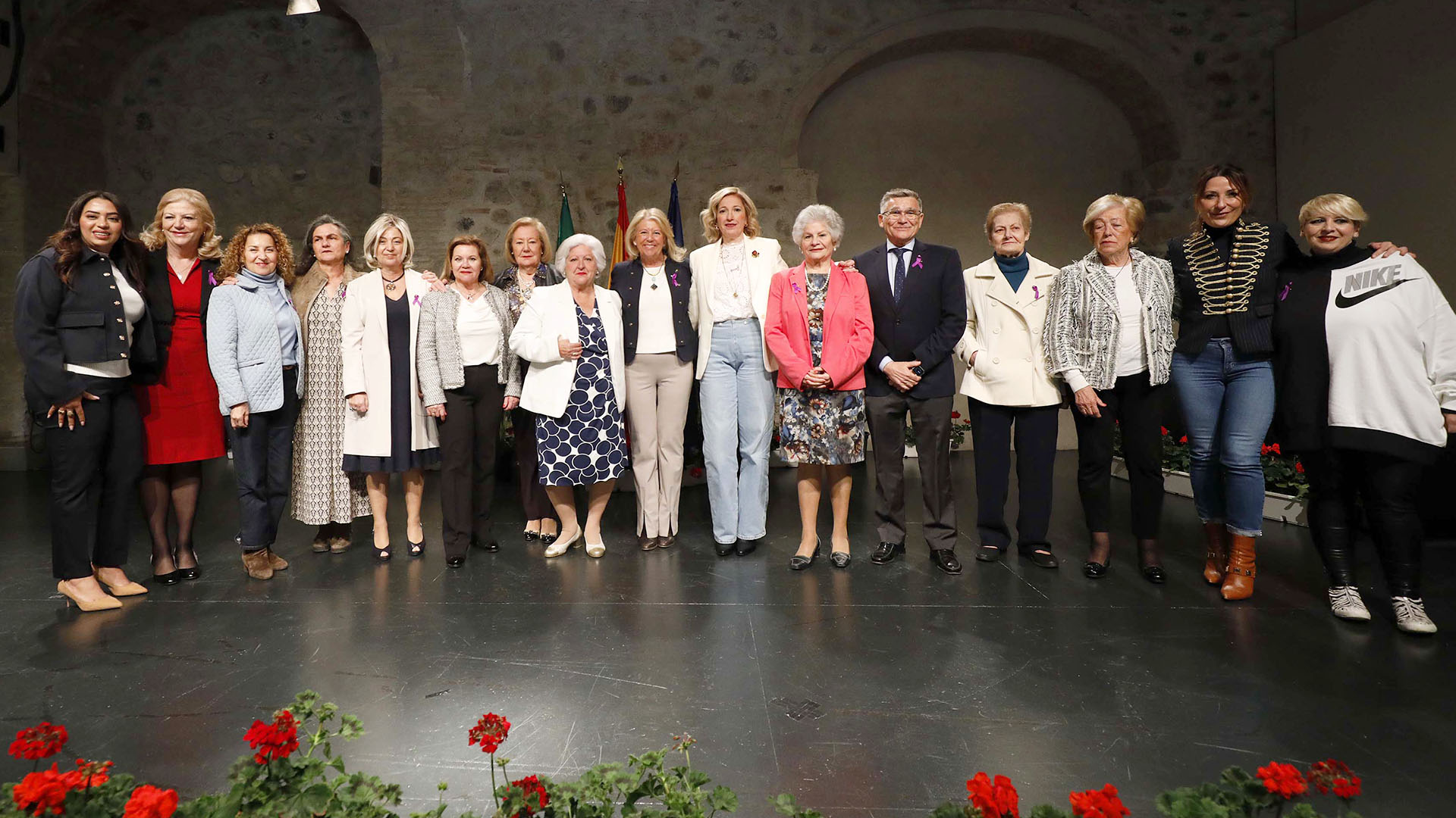 El Ayuntamiento realiza un homenaje institucional a 13 mujeres sampedreñas