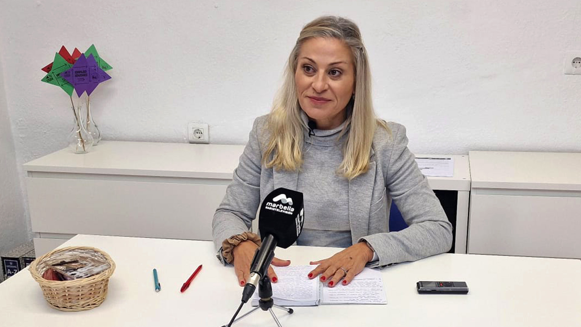 La candidata de izquierdas, Victoria Morales, acusa al PP de gobernar con poca transparencia
