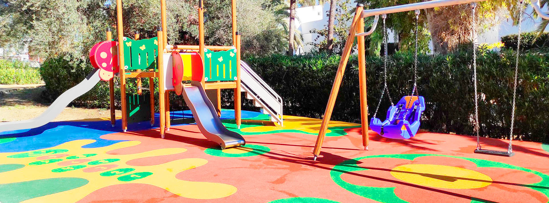 Nuevo parque infantil adaptado en la zona de Guadalmina