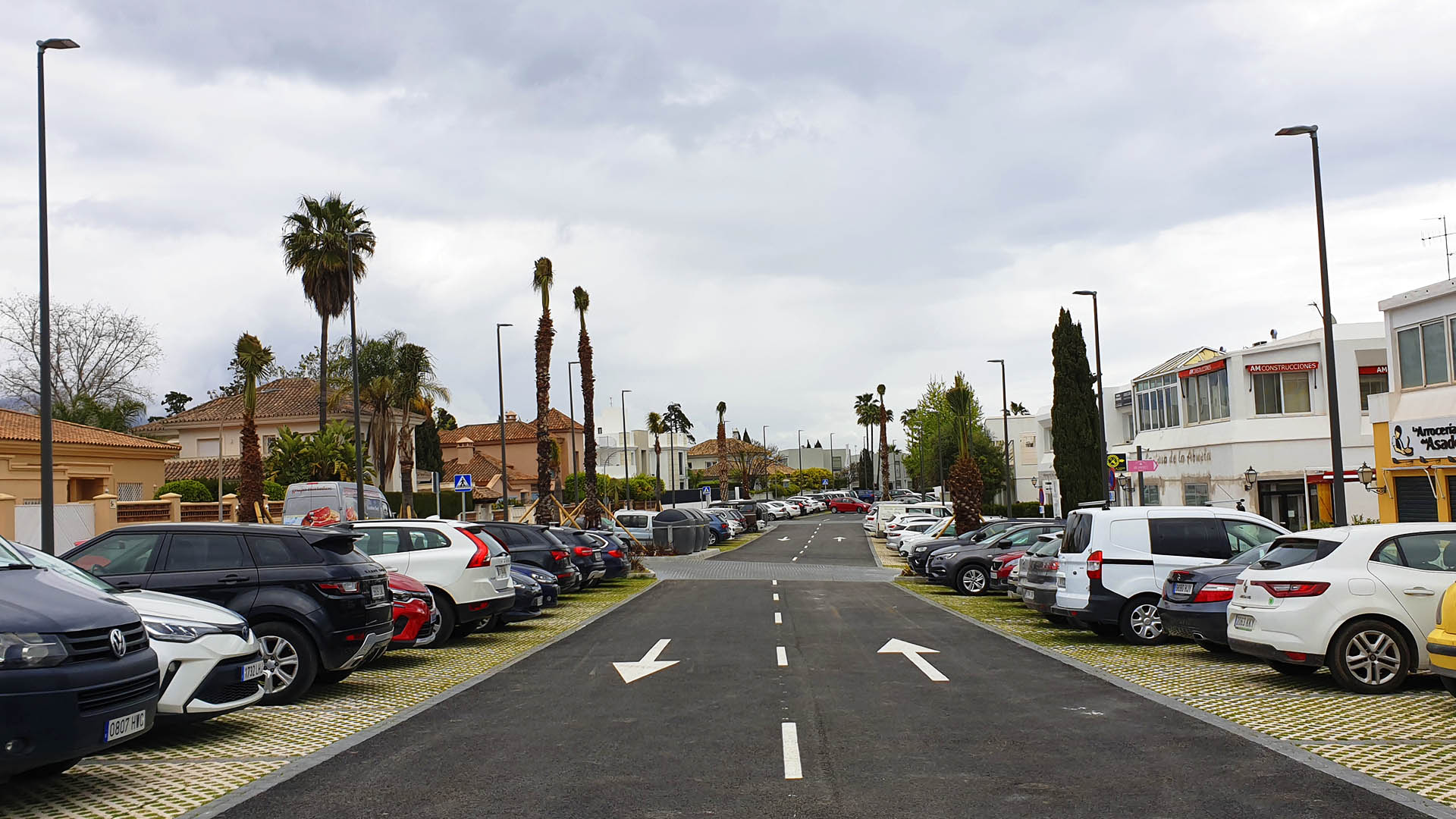 El Ayuntamiento dota a Guadalmina de un ecoaparcamiento de 118 plazas