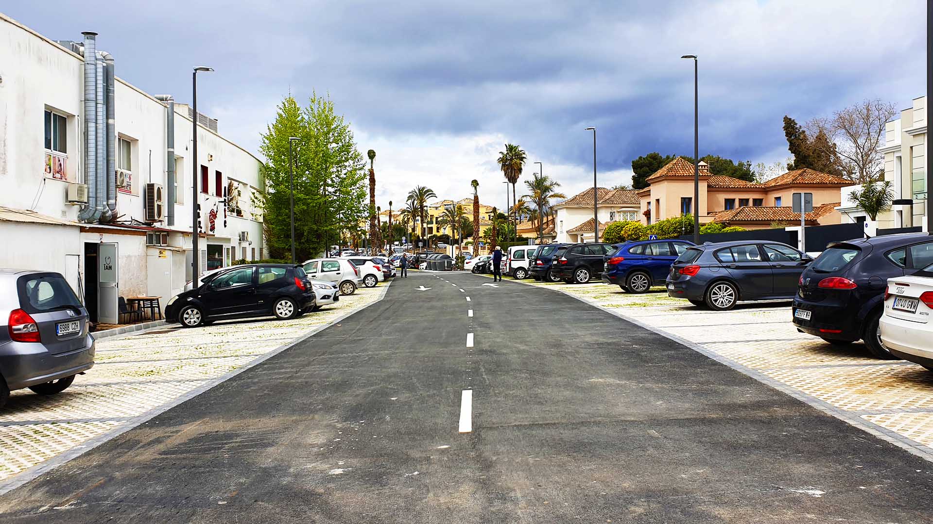 El Ayuntamiento dota a Guadalmina de un ecoaparcamiento de 118 plazas