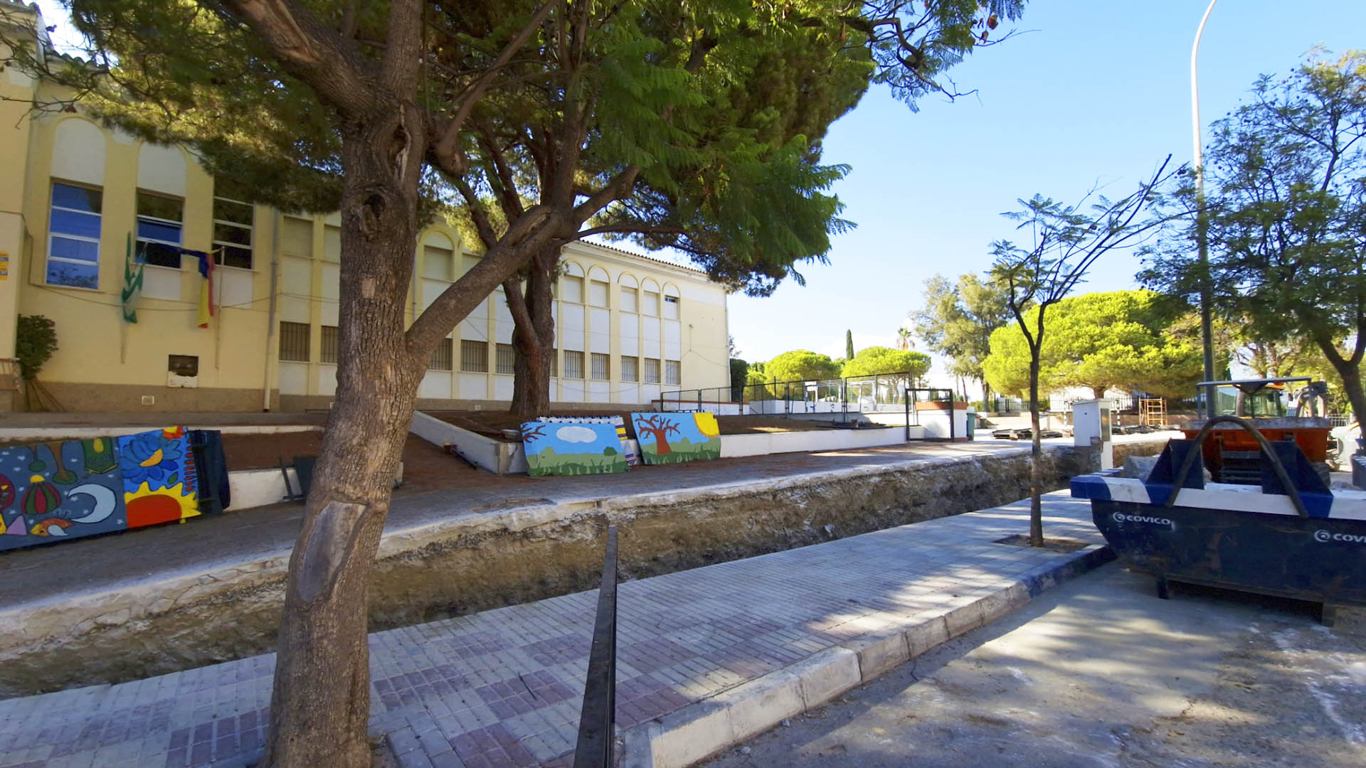 El Ayuntammiento renueva el muro perimetral del colegio Miguel Hernández