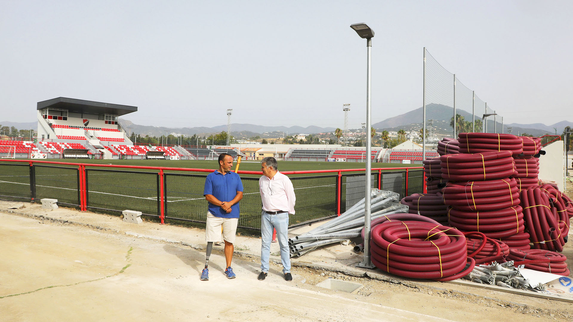 Nuevas obras en el estadio municipal Antonio Naranjo y el polideportivo Juan José Almagro