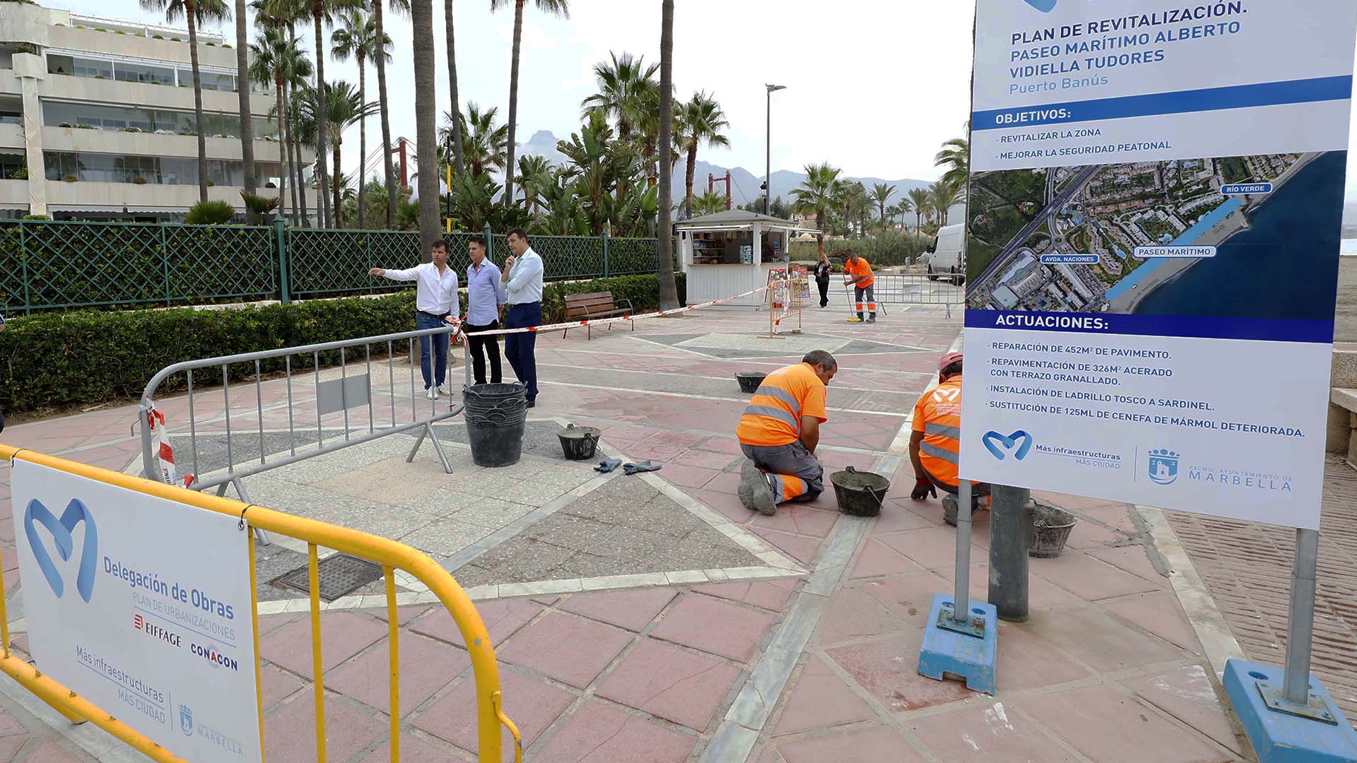 El Ayuntamiento acomete obras de mantenimiento en el Paseo Marítimo de Puerto Banús