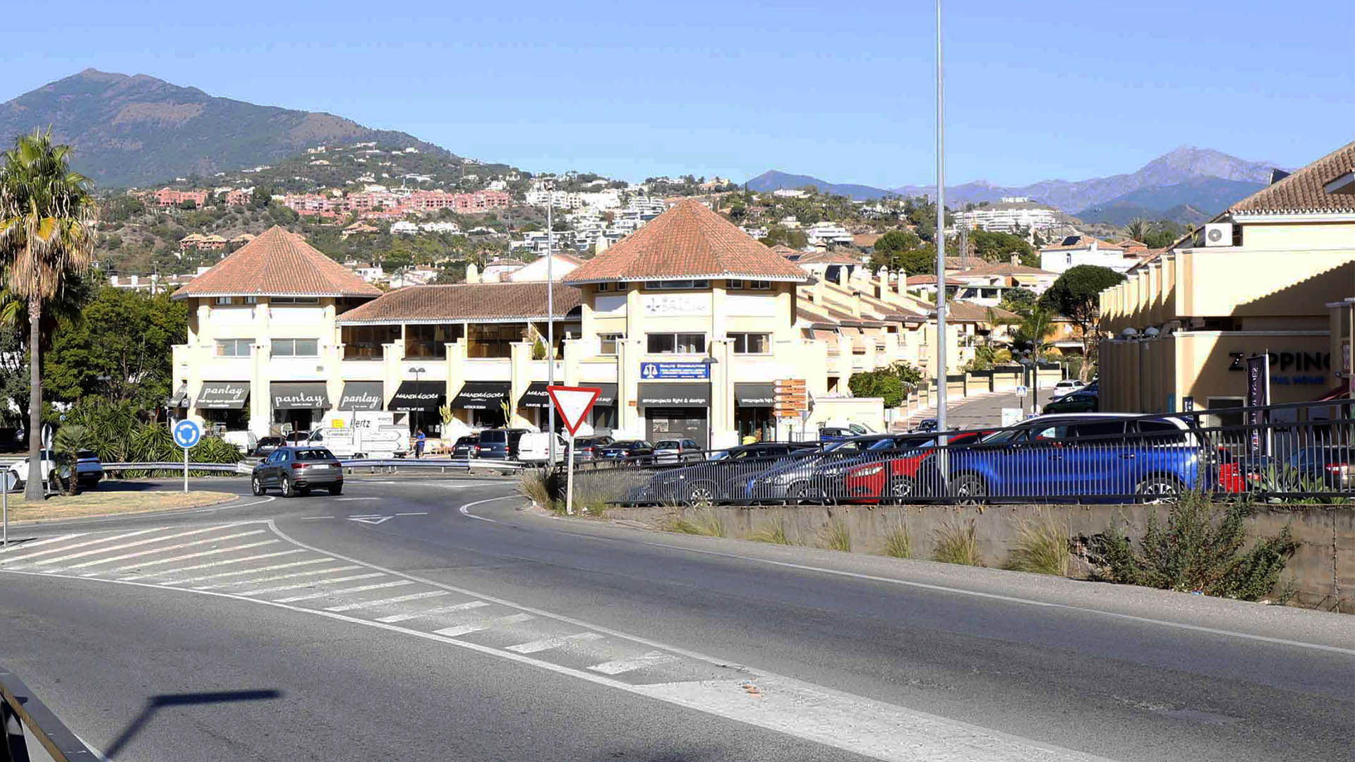 El Ayuntamiento elije placas solares para iluminar la carretera de Ronda