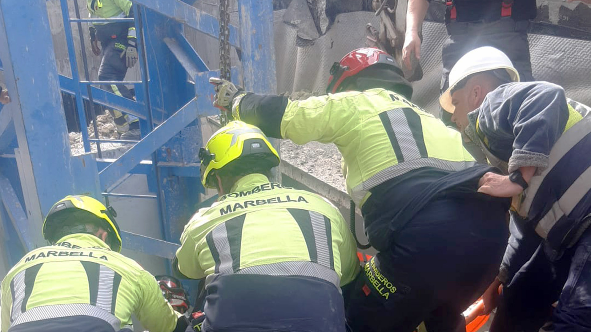 El cuerpo de Bomberos rescata hoy a un trabajador de la construcción