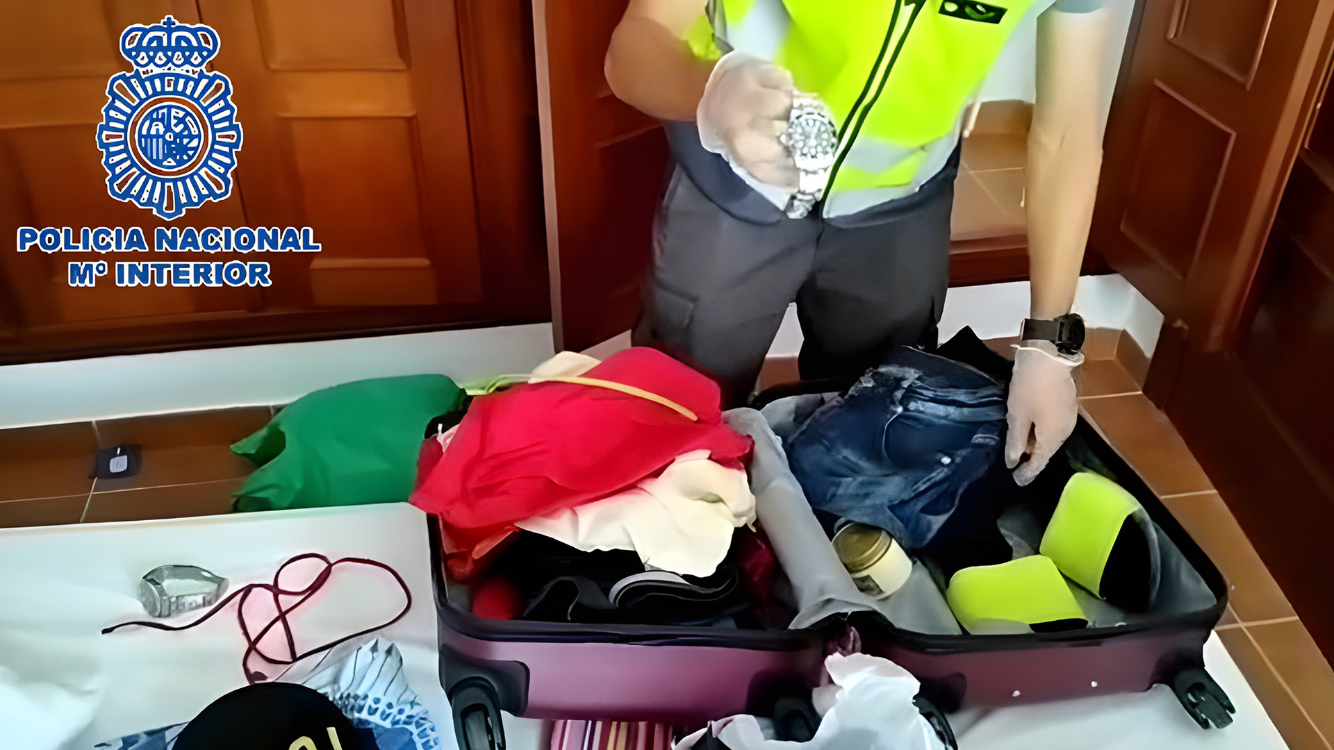 La Policía Nacional detiene a cuatro presuntos ladrones de relojes que actuaban en Puerto Banús