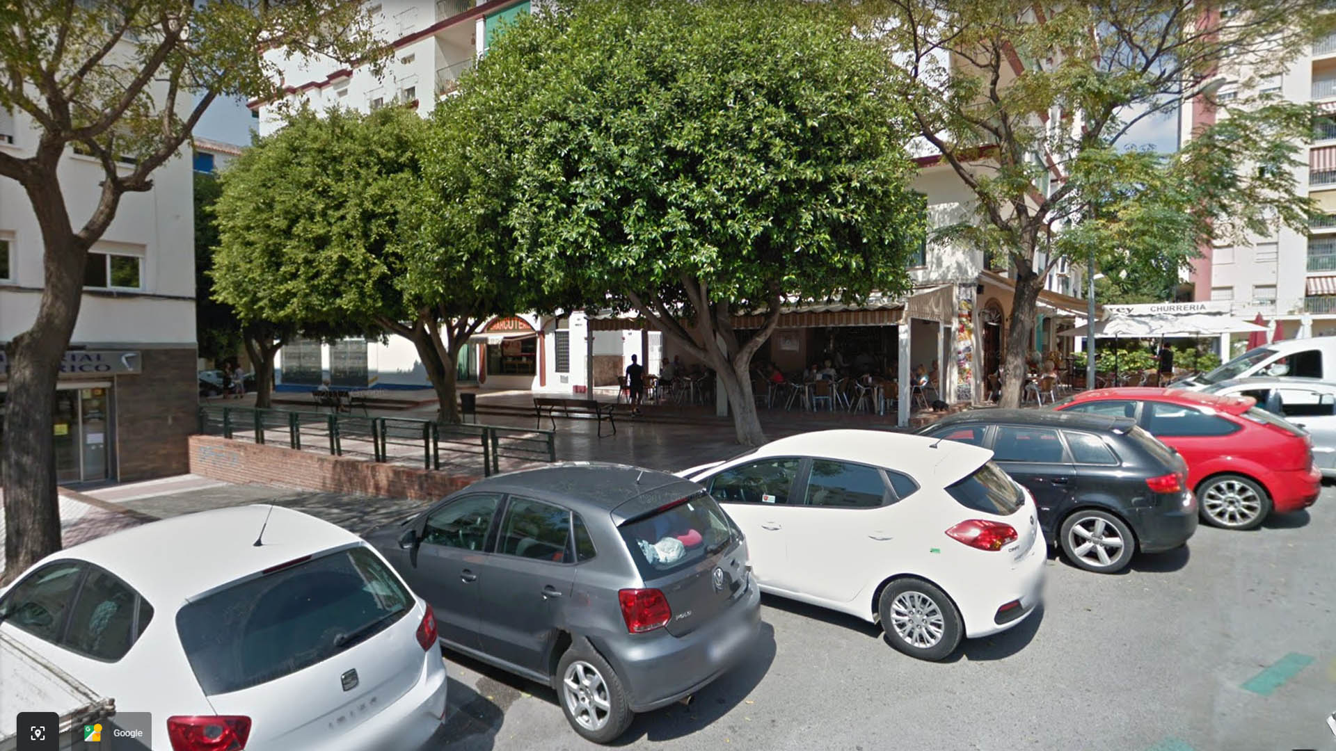 Abren fuego contra dos clientes de una cafetería en Calle Miguel Hernández